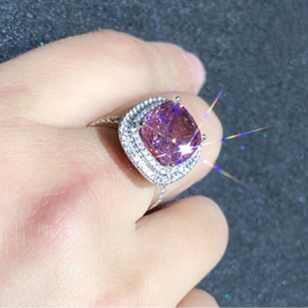 - WEDDING RING - Picture 2 of 7